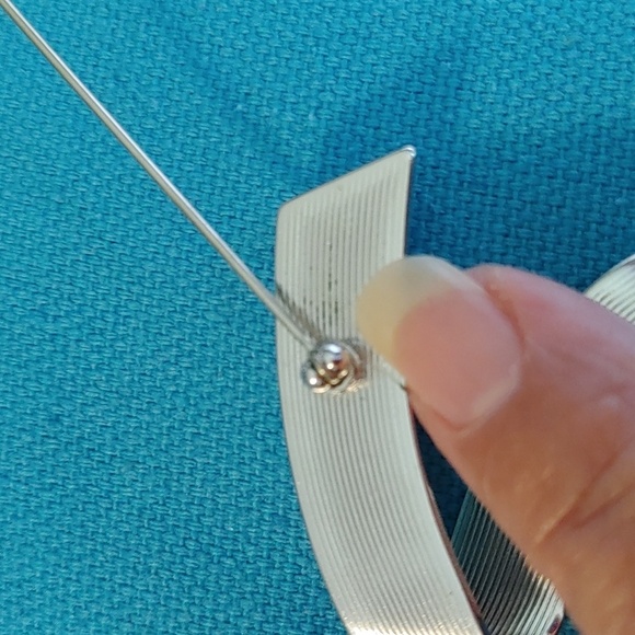 Vintage signed Monet Silver Tone Ribbon, Zig Zag Brooch - Picture 7 of 10